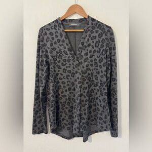 Alembika Gray Leopard Top V Neck Criss Cross Neckline Long Sleeve Size 3 US Lg